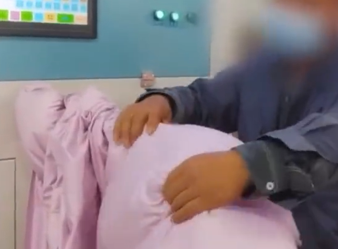 央视曝光羽绒制品造假产业链，造假童装羽绒服两月卖出6万多件，部分劣质羽绒服填充物竟是飞丝
