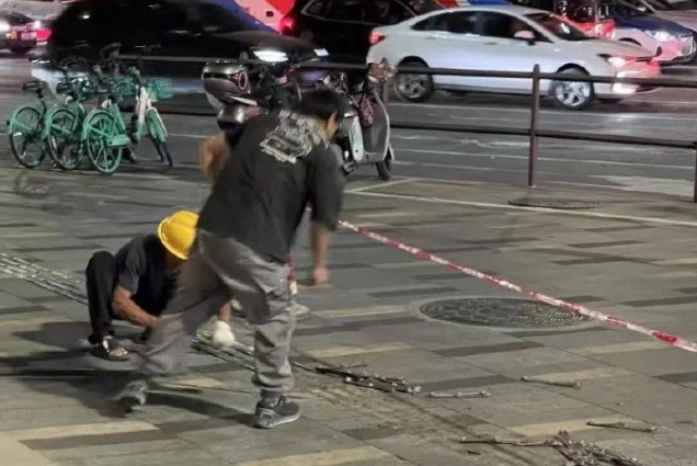 深圳连夜拆除不锈钢盲道，再次展现了“深圳速度”